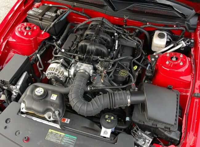 4.0L Mustang Engine Bay
